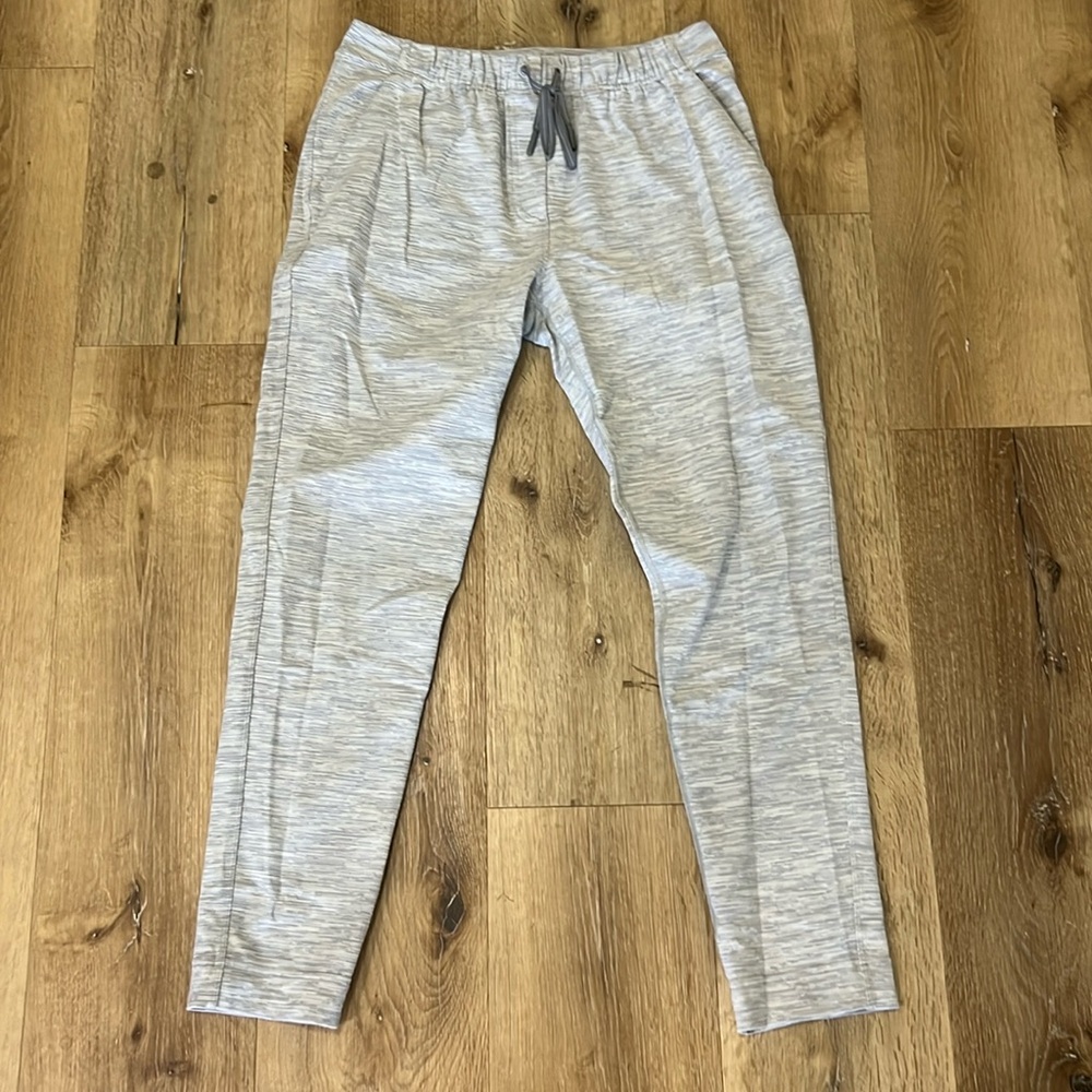 Lululemon light gray joggers size 4